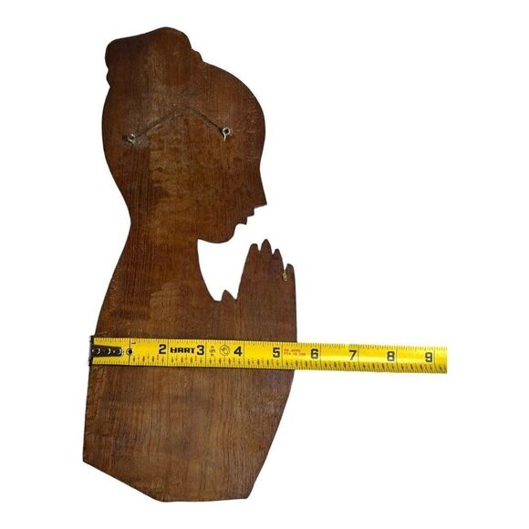 Vintage 14.5" Teak Wall Hangings of Two Ladies Greeting Each Other: Sawasdee kha - Picture 4 of 5